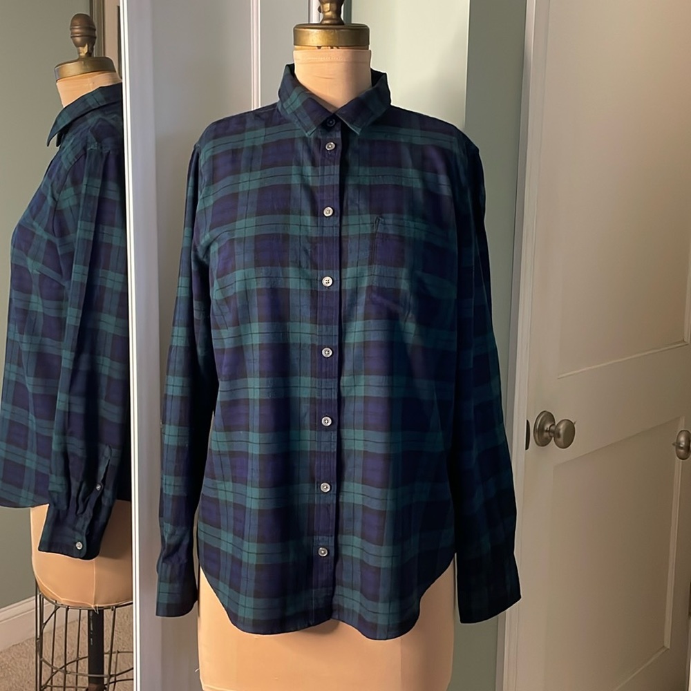 JCrew classic green and navy plaid flannel button down shirt size Large